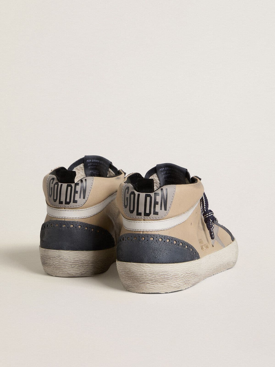 heren mid star in beige en blauw suède met een grijze nappa leren ster en een witte leren accent.
