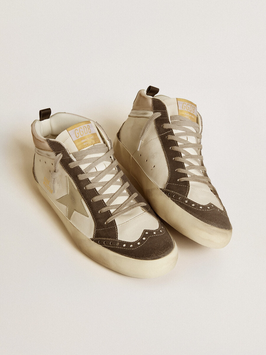 mid star met grijze leren ster en metallic zilveren leren accent.