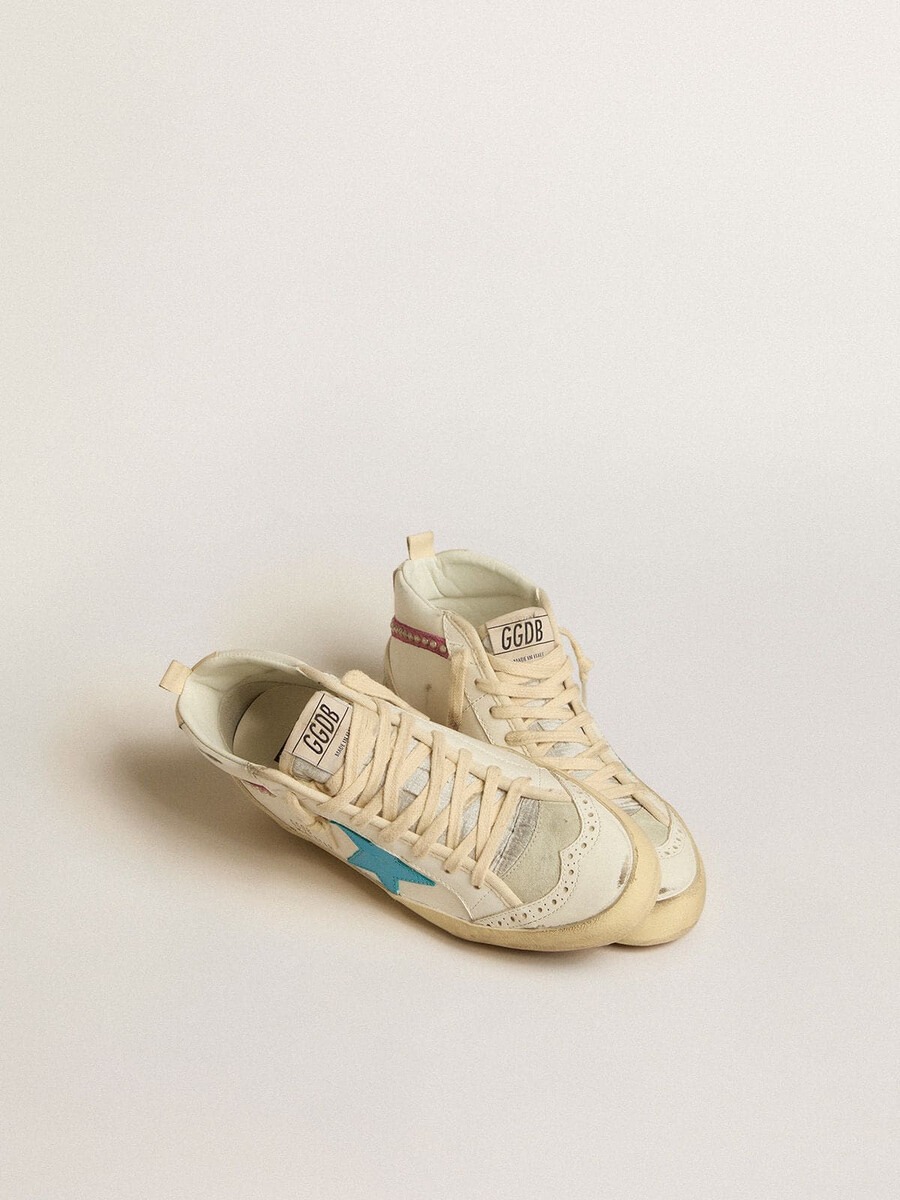 dames mid star in leer met lichtblauwe ster en fuchsia suède accenten met platina studs.