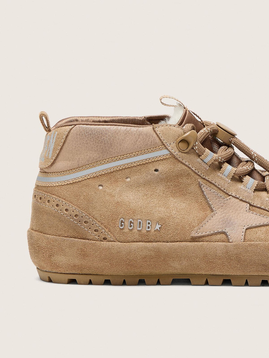 dames mid star ski in caramelkleurig suède met nubuck ster en suède hielstuk.