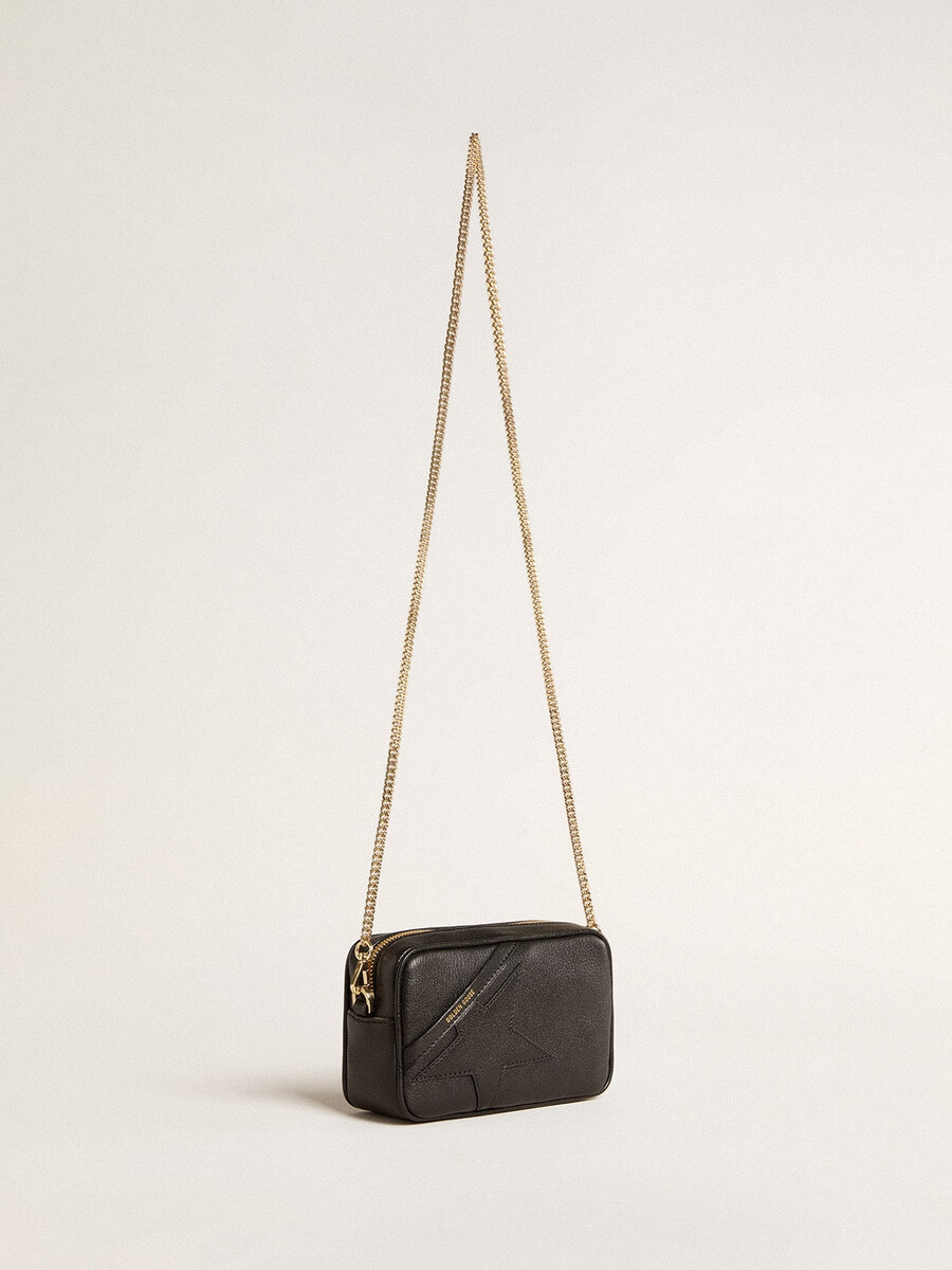 mini star bag van zwart leer met een ster in dezelfde kleur.