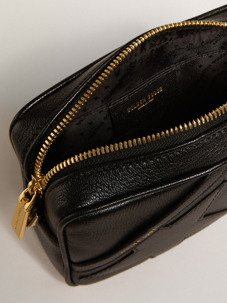 mini star bag van zwart leer met een ster in dezelfde kleur.