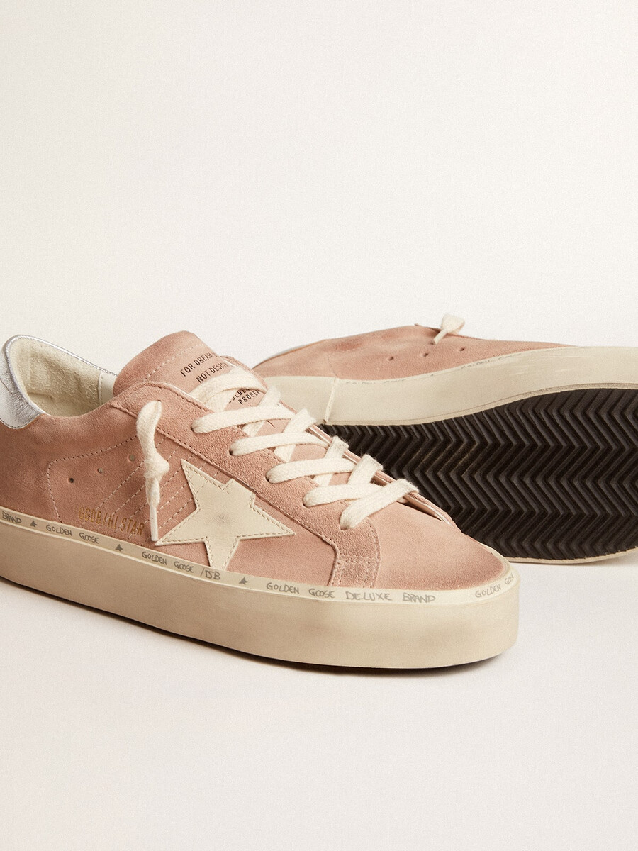 dames hi star in roze suède met crèmekleurige ster en zilverkleurig leren hielstuk.