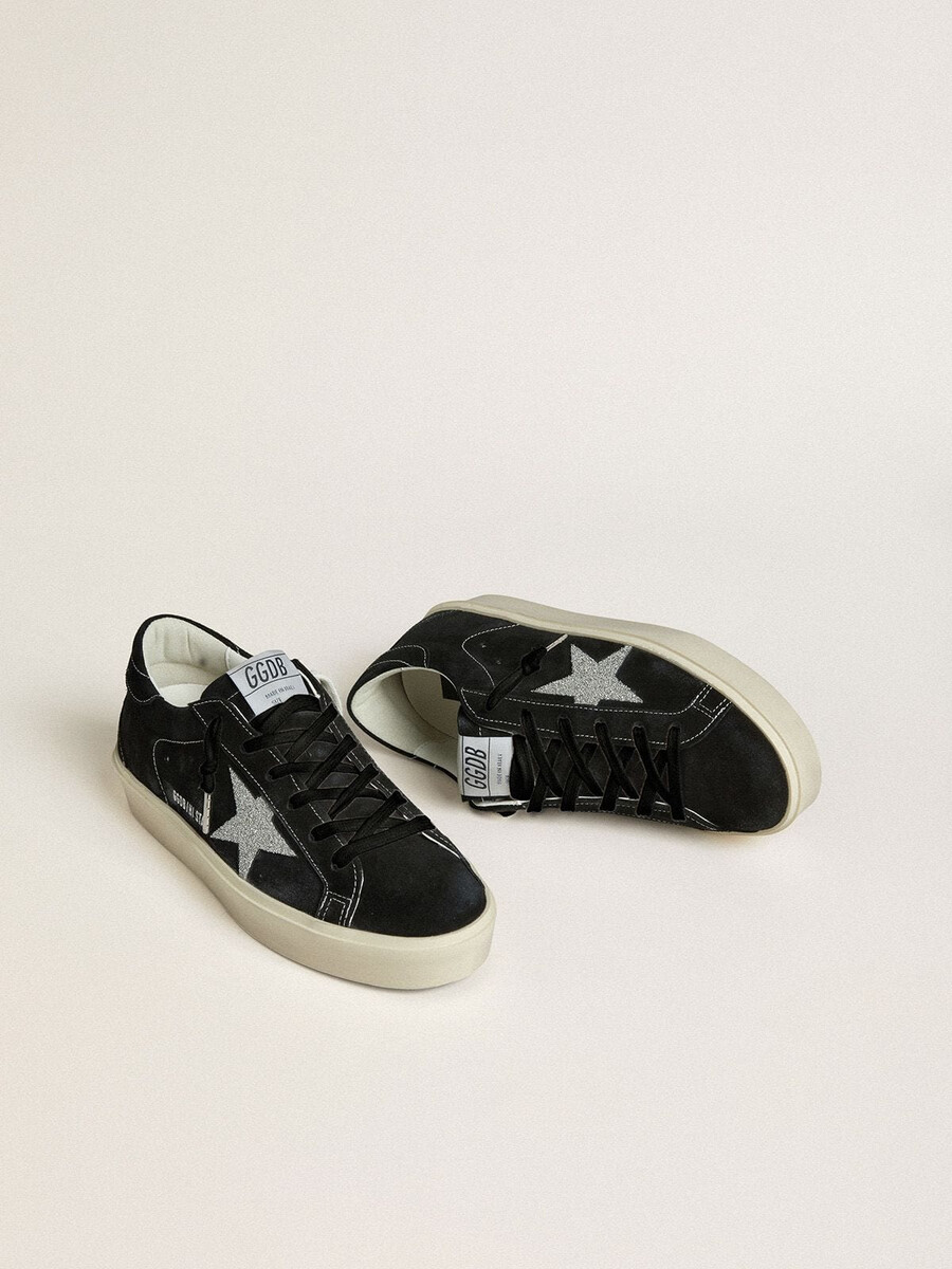 dames hi star in zwart suède met zilveren swarovski-kristallen ster.