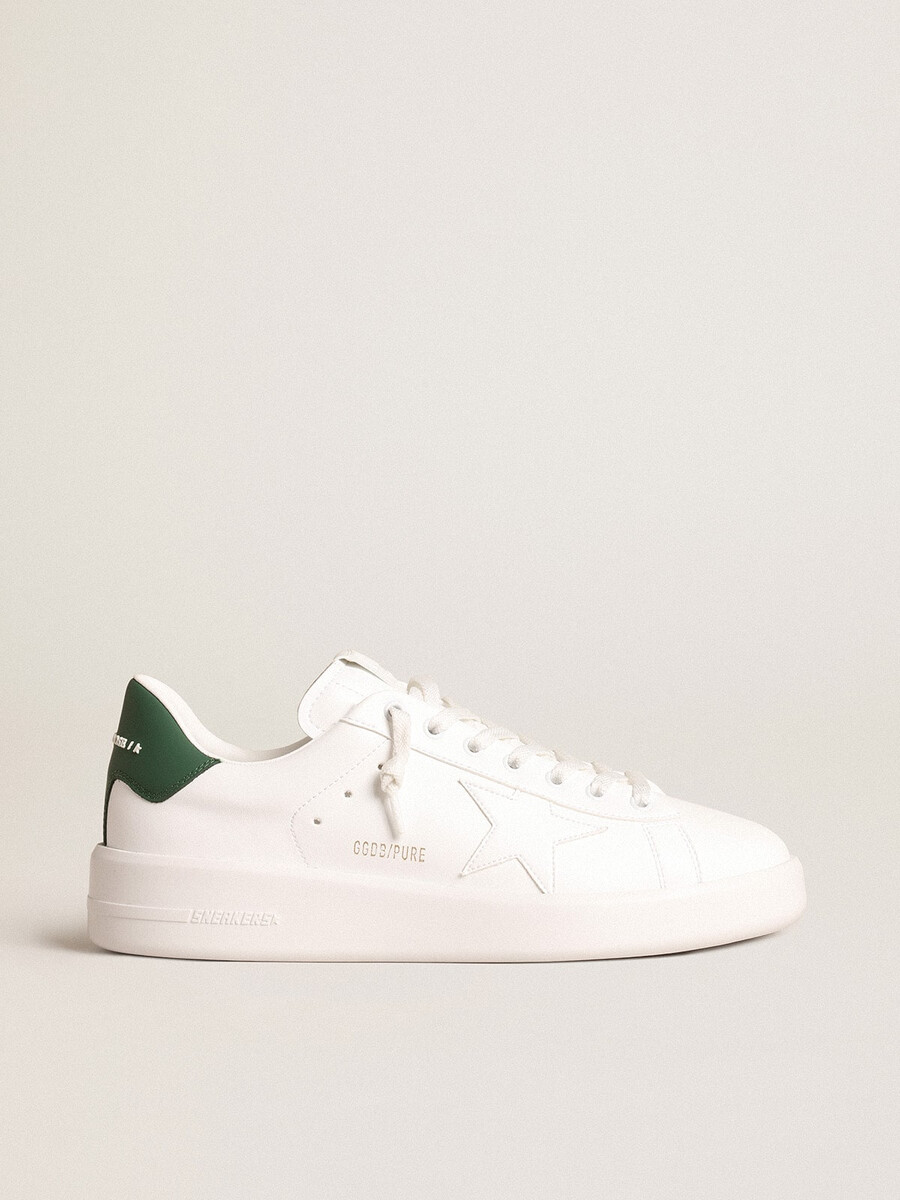 purestar met witte biobased ster en matgroene leren hielstuk.