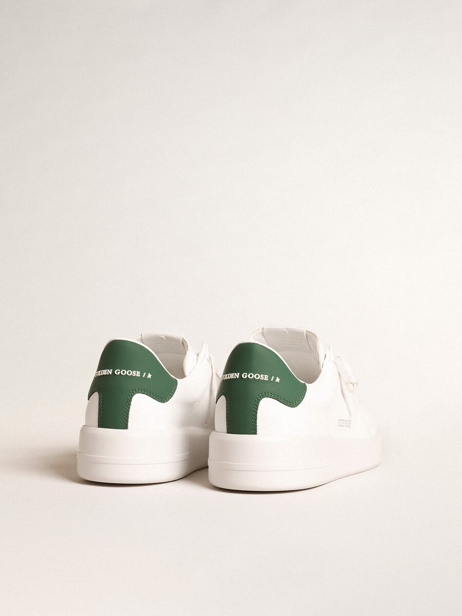 purestar met witte biobased ster en matgroene leren hielstuk.