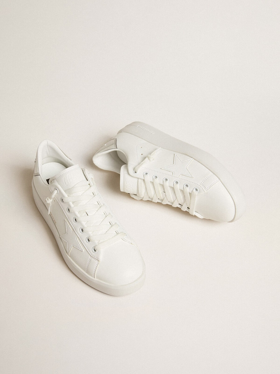 purestar damessneakers van biologisch afbreekbaar materiaal met witte ster en hielstuk met spiegeleffect.