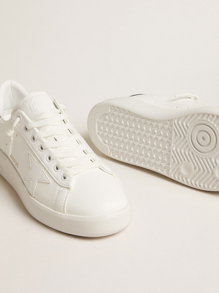 purestar damessneakers van biologisch afbreekbaar materiaal met witte ster en hielstuk met spiegeleffect.