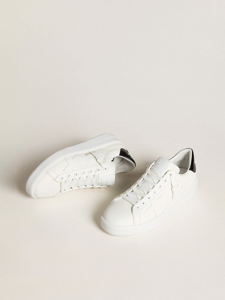 dames purestar met leren ster en hielstuk van zwart lakleer.