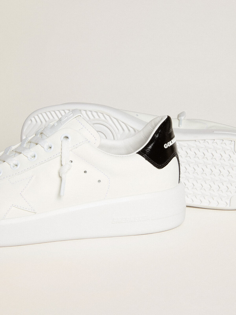 dames purestar met leren ster en hielstuk van zwart lakleer.
