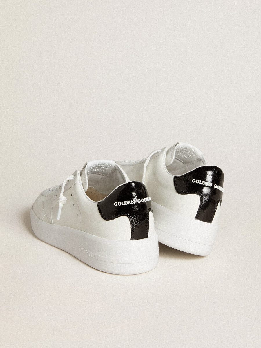 dames purestar met leren ster en hielstuk van zwart lakleer.
