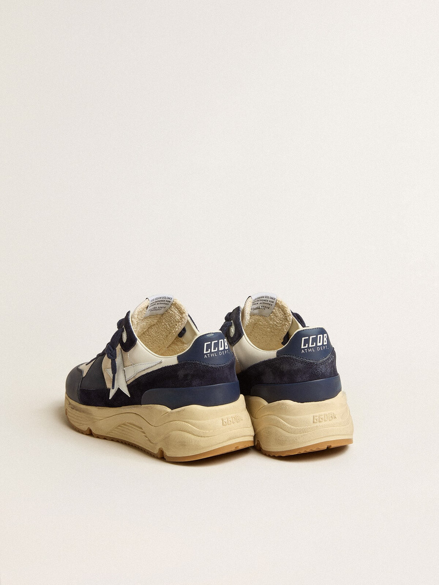 running sole van crèmekleurig mesh en blauw leer met een witte leren ster.