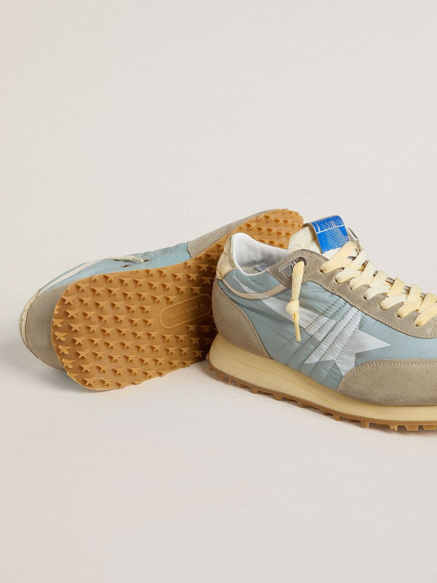 marathon herenschoen met lichtblauw nylon bovenwerk en pastelblauwe ster.