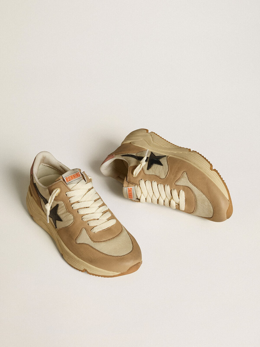 running sole ltd van nylon en nubuck met leren ster en hielstuk.