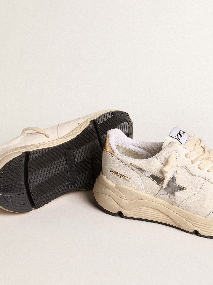running sole van nappaleer met zilveren ster en gouden leren hielstuk.