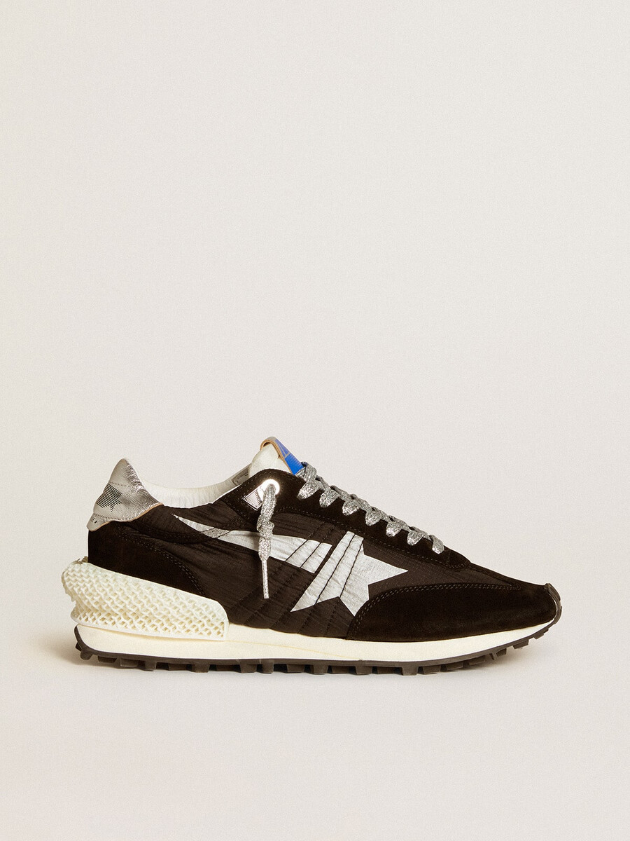 damesmarathon met zwart ripstop nylon bovenwerk en zilveren ster