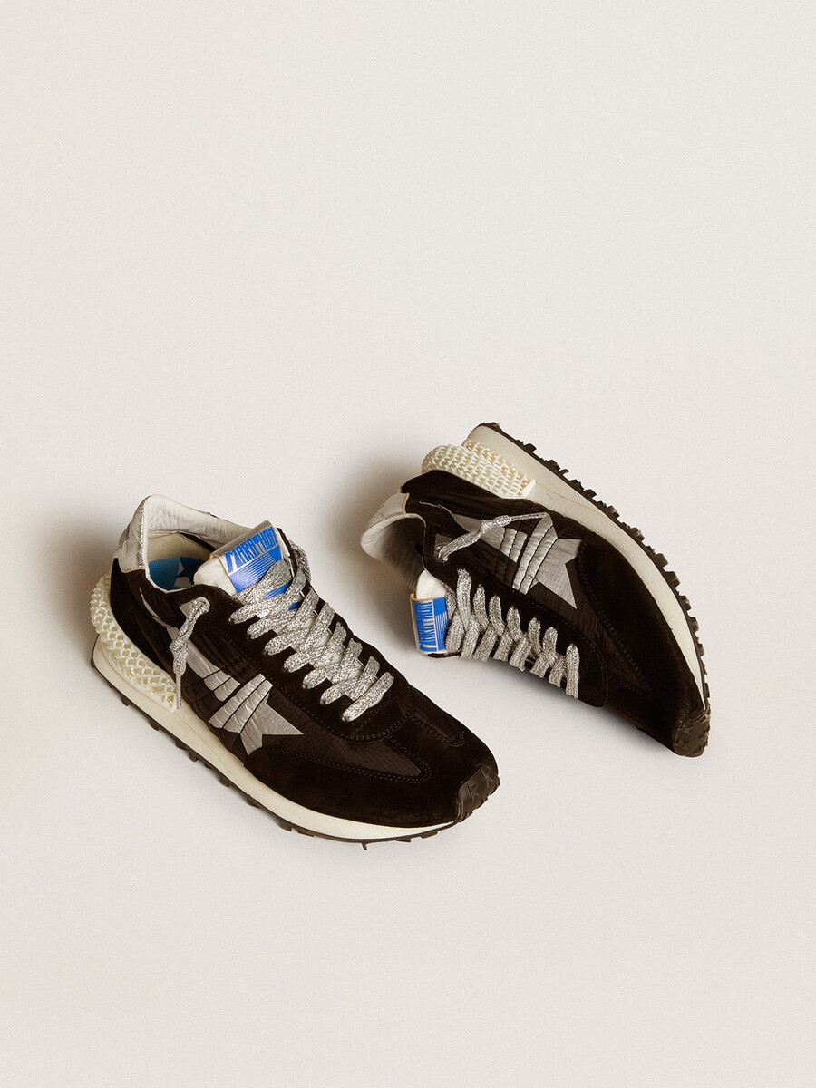 damesmarathon met zwart ripstop nylon bovenwerk en zilveren ster