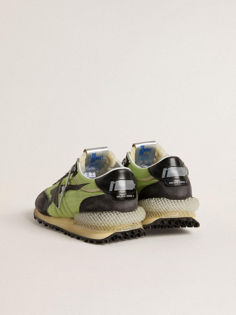damesmarathon met groen nylon bovenwerk en zwarte ster