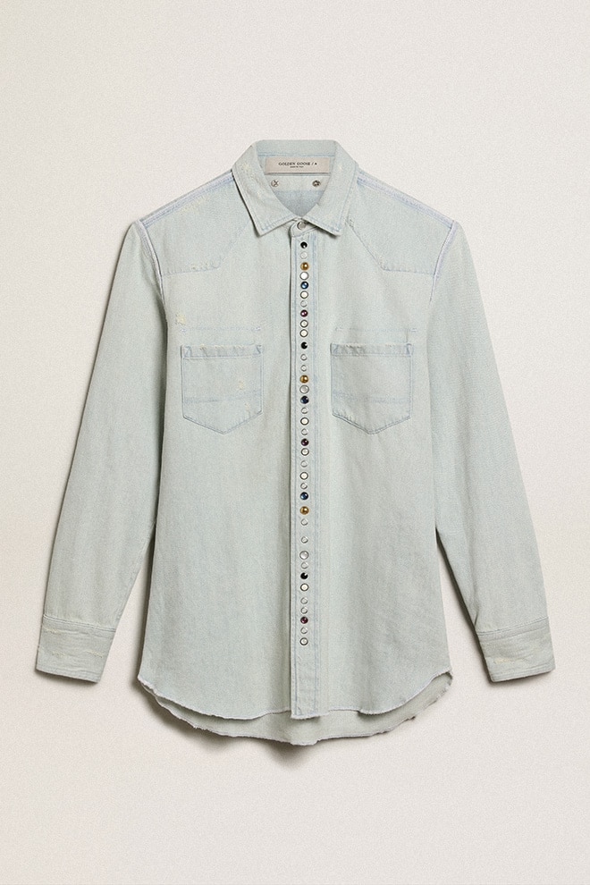 herenoverhemd van gebleekte denim met gehamerde studs