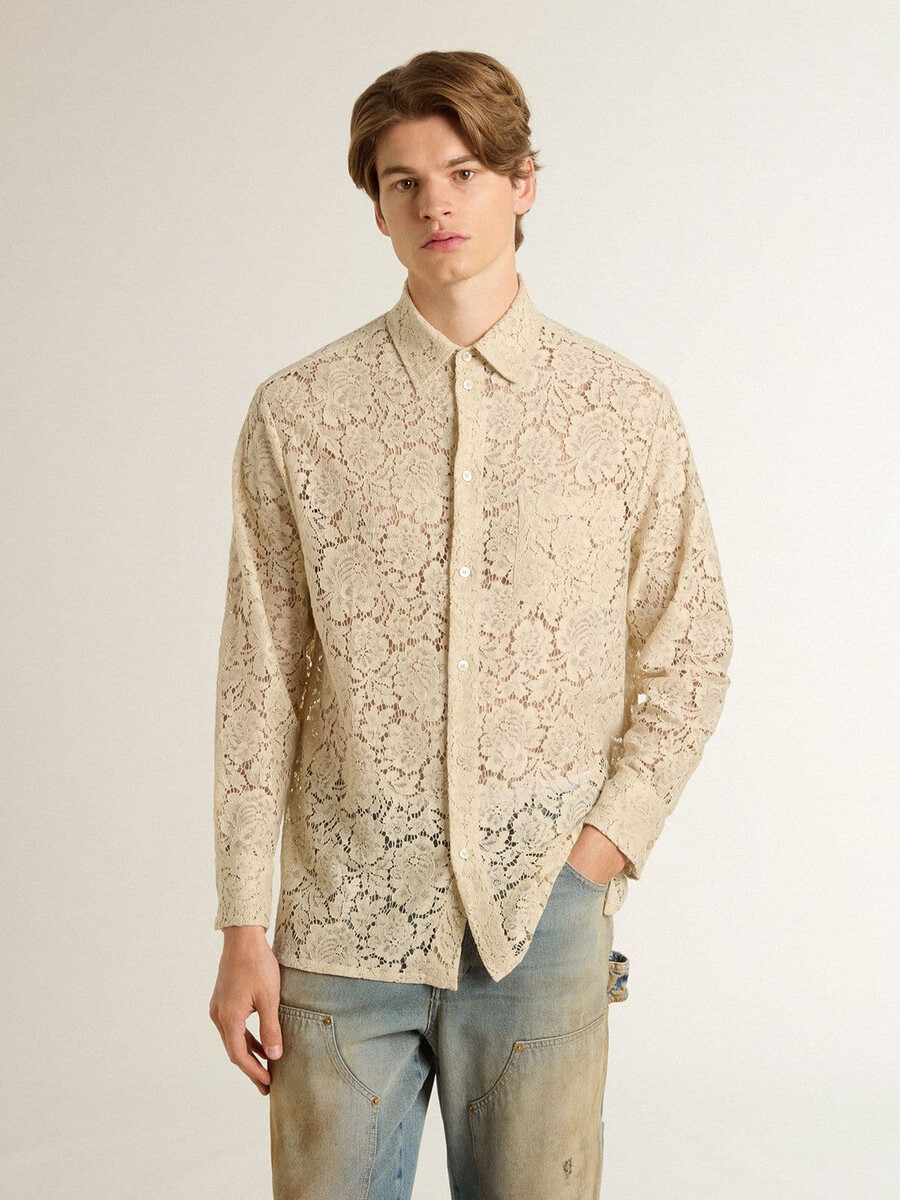 oversized blouse van crèmekleurig doorschijnend kant.
