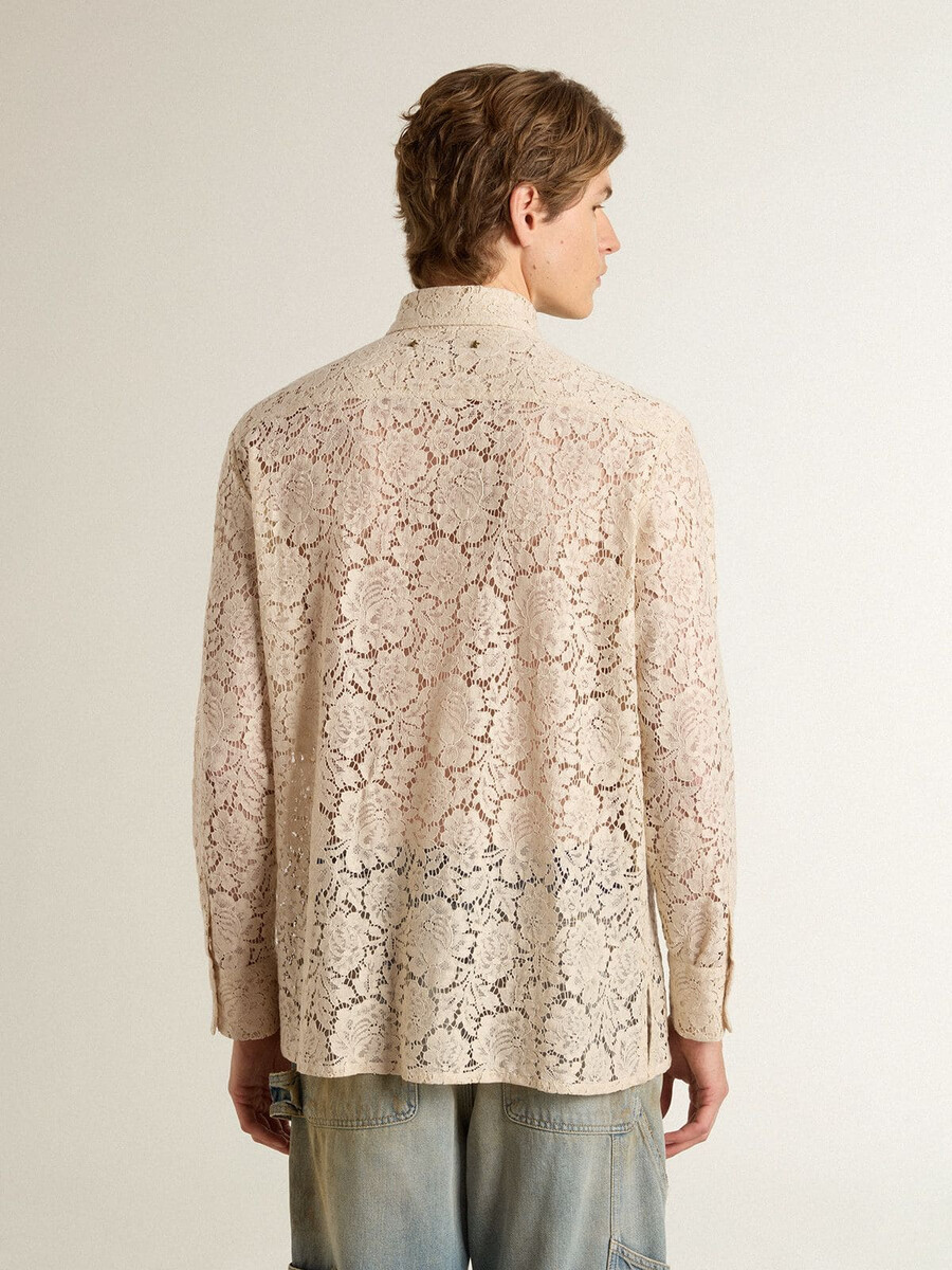 oversized blouse van crèmekleurig doorschijnend kant.