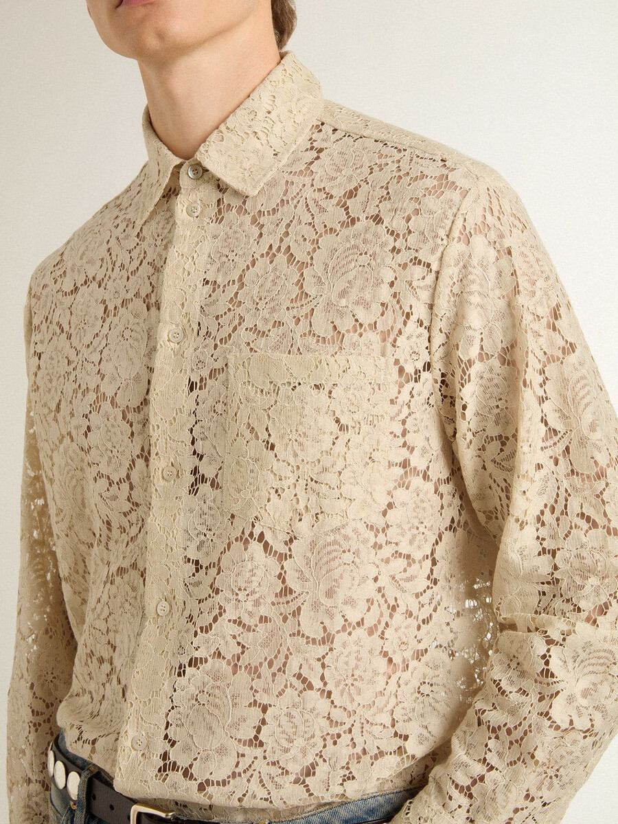 oversized blouse van crèmekleurig doorschijnend kant.