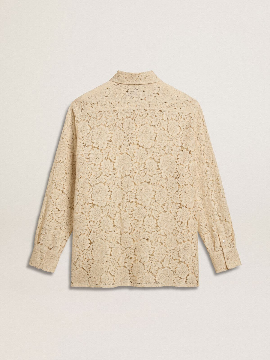 oversized blouse van crèmekleurig doorschijnend kant.