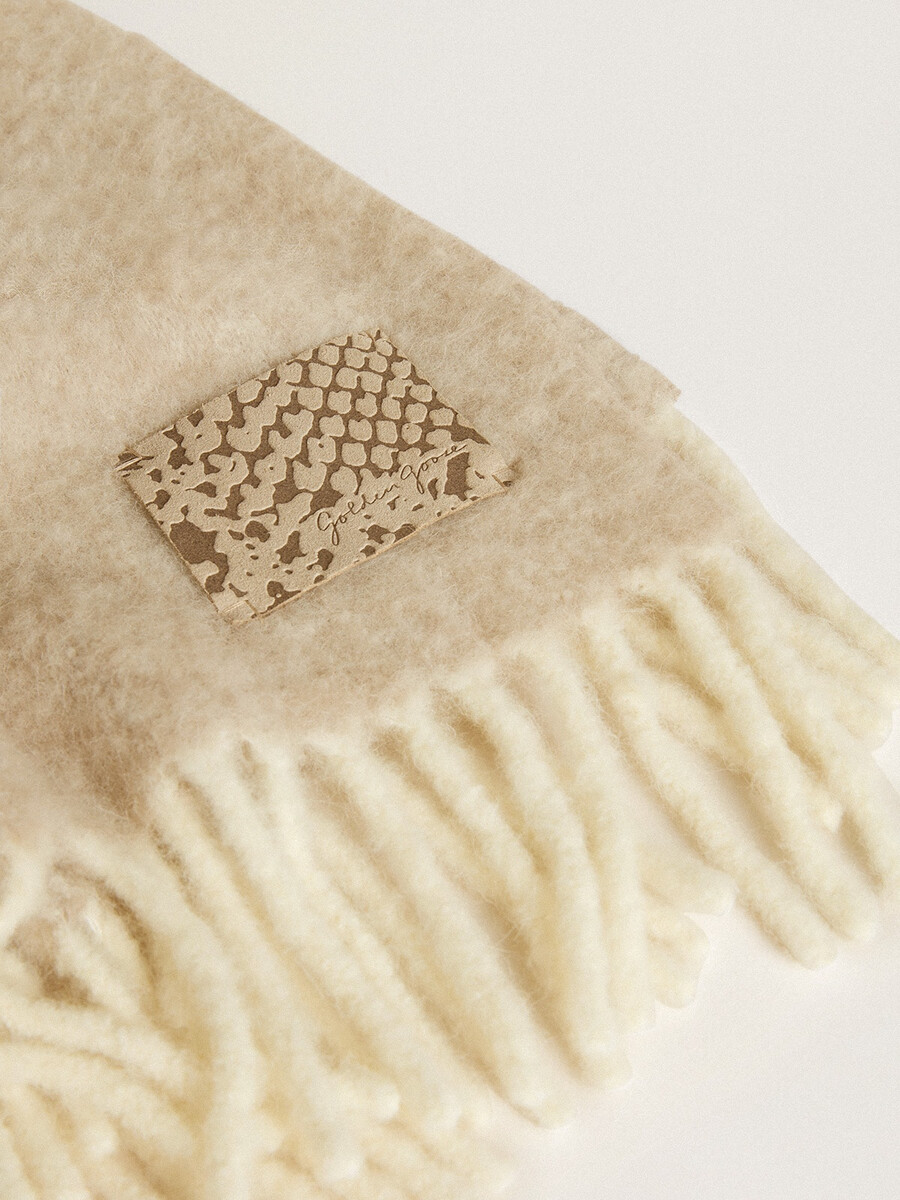 chinese nieuwjaarssjaal van beige alpacawol met franjes