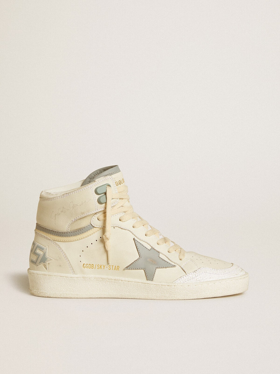 dames sky-star in leer met lichtblauwe leren ster en witte hielband.