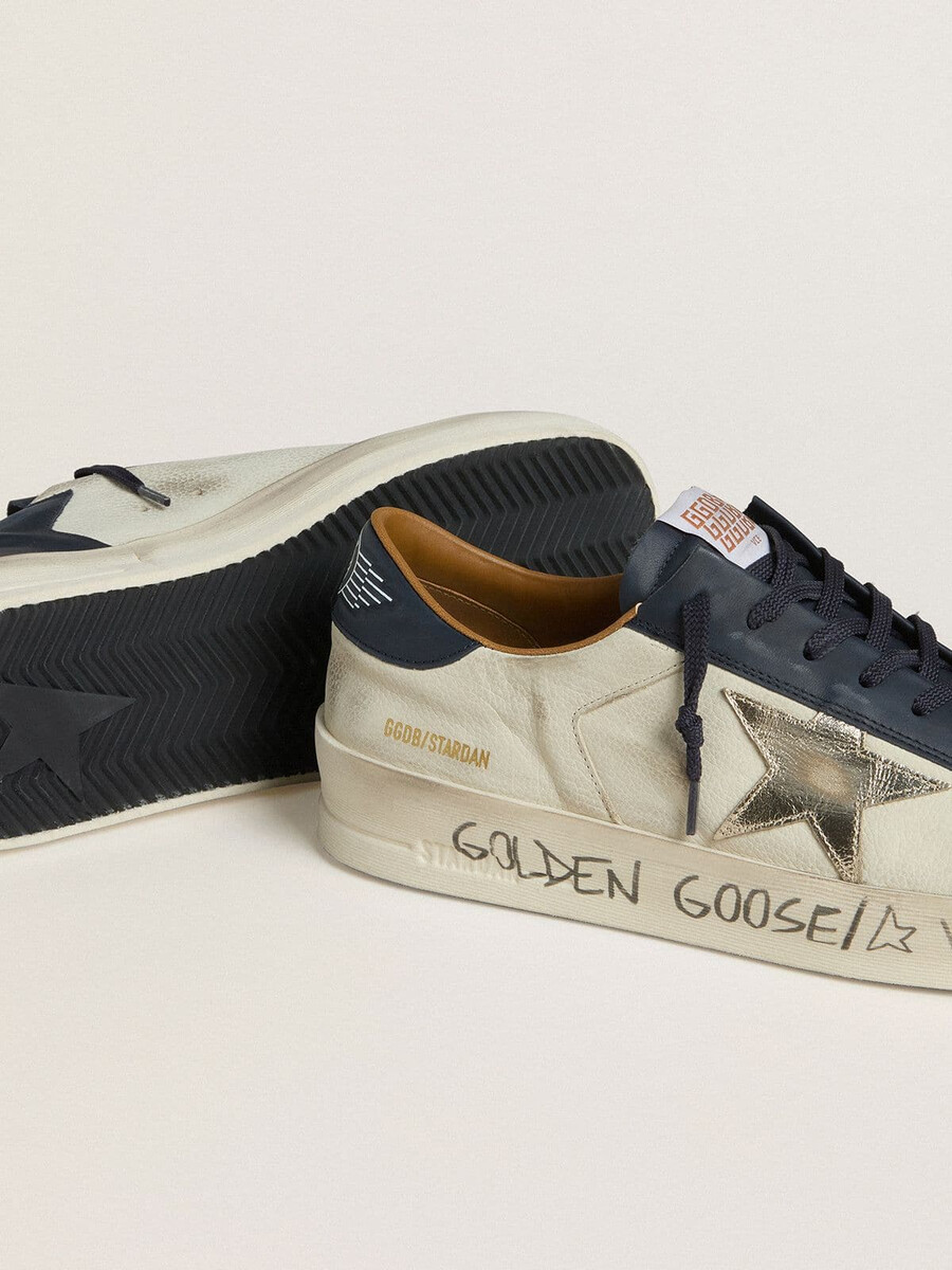 stardan herenschoen in nubuck met metallic leren ster en blauwe nappa hielband.