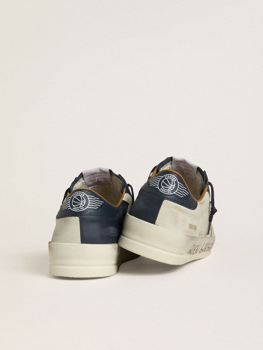 stardan herenschoen in nubuck met metallic leren ster en blauwe nappa hielband.