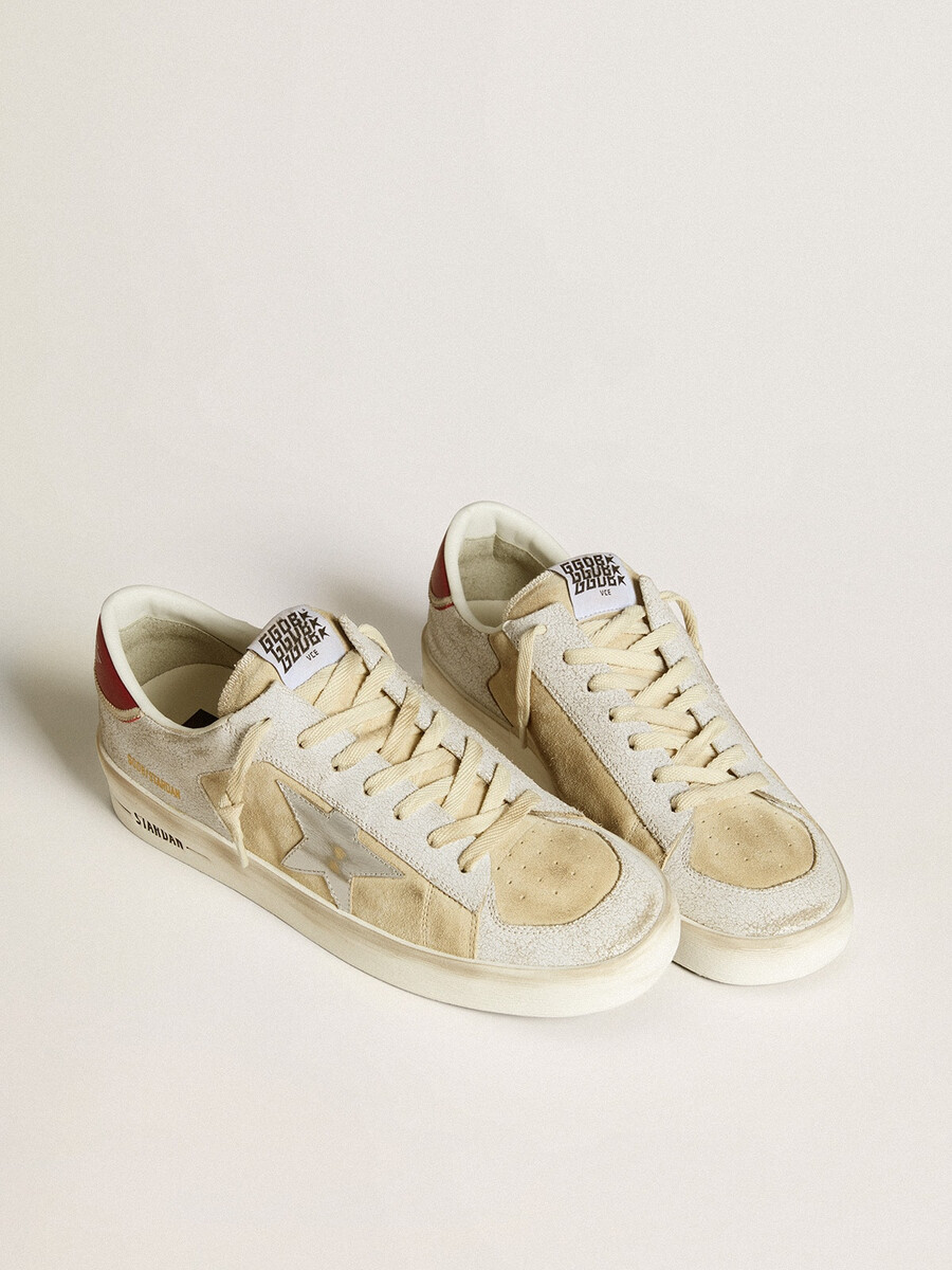 stardan herenschoen van nubuck en craqueléleer met zilverkleurige metallic leren ster.