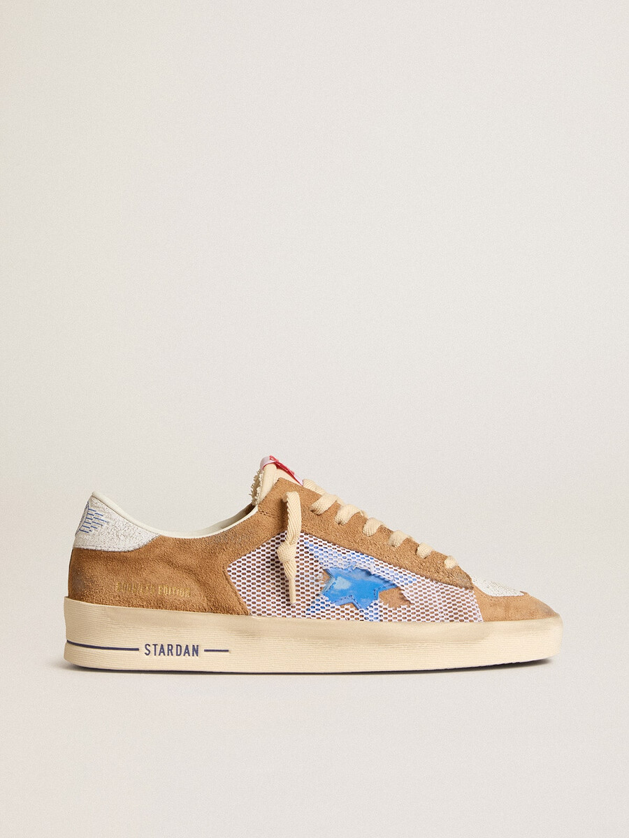 stardan ltd herensneakers in tabakskleurig suède en mesh met blauwe ster en leren hielstuk.