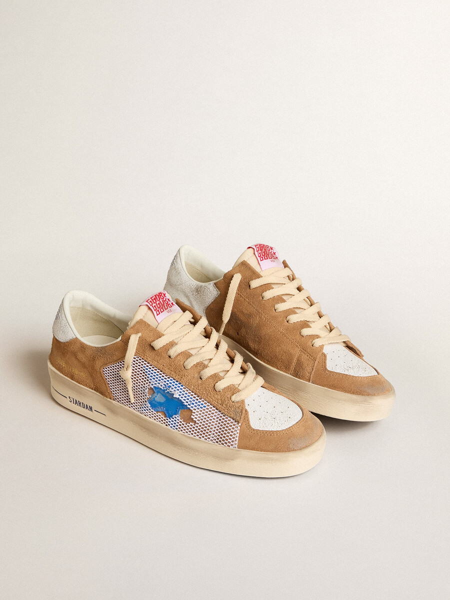stardan ltd herensneakers in tabakskleurig suède en mesh met blauwe ster en leren hielstuk.