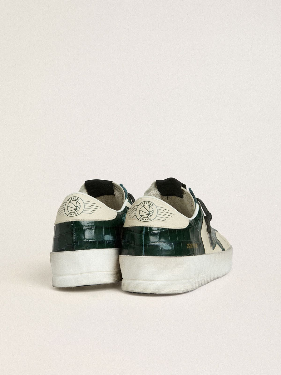 stardan ltd herenschoen in crèmekleurig leer met groene leren ster en inzetstukken met krokodillenprint.