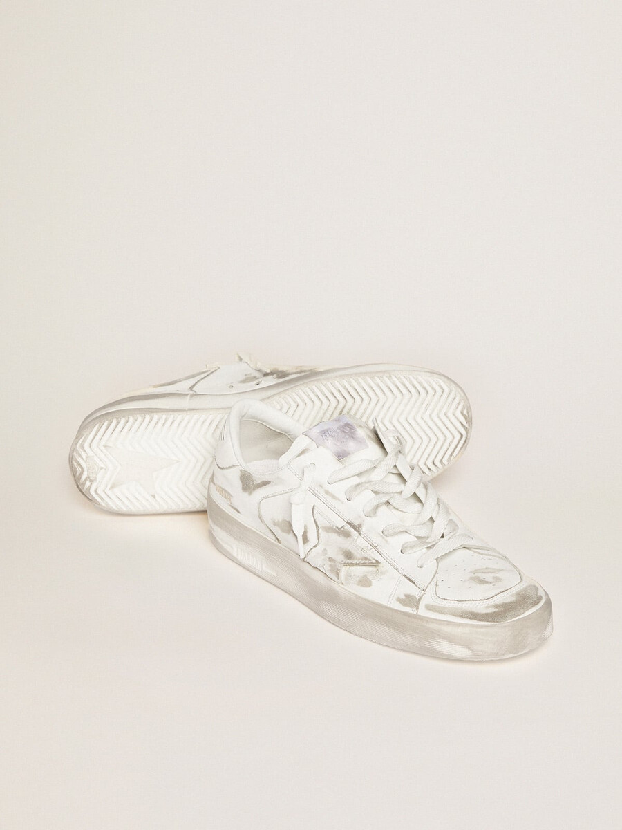 stardan sneakers van wit leer met een gebruikte look.