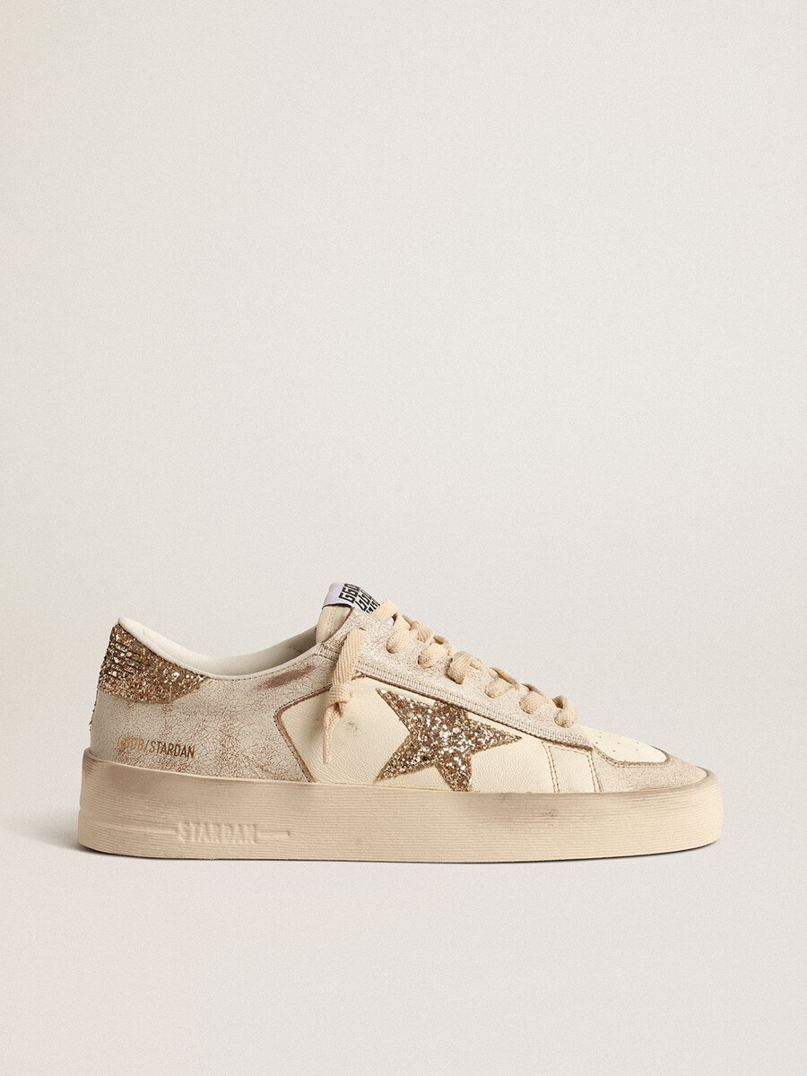 dames stardan in ecru nappaleer met gouden glitterster en hielstuk.