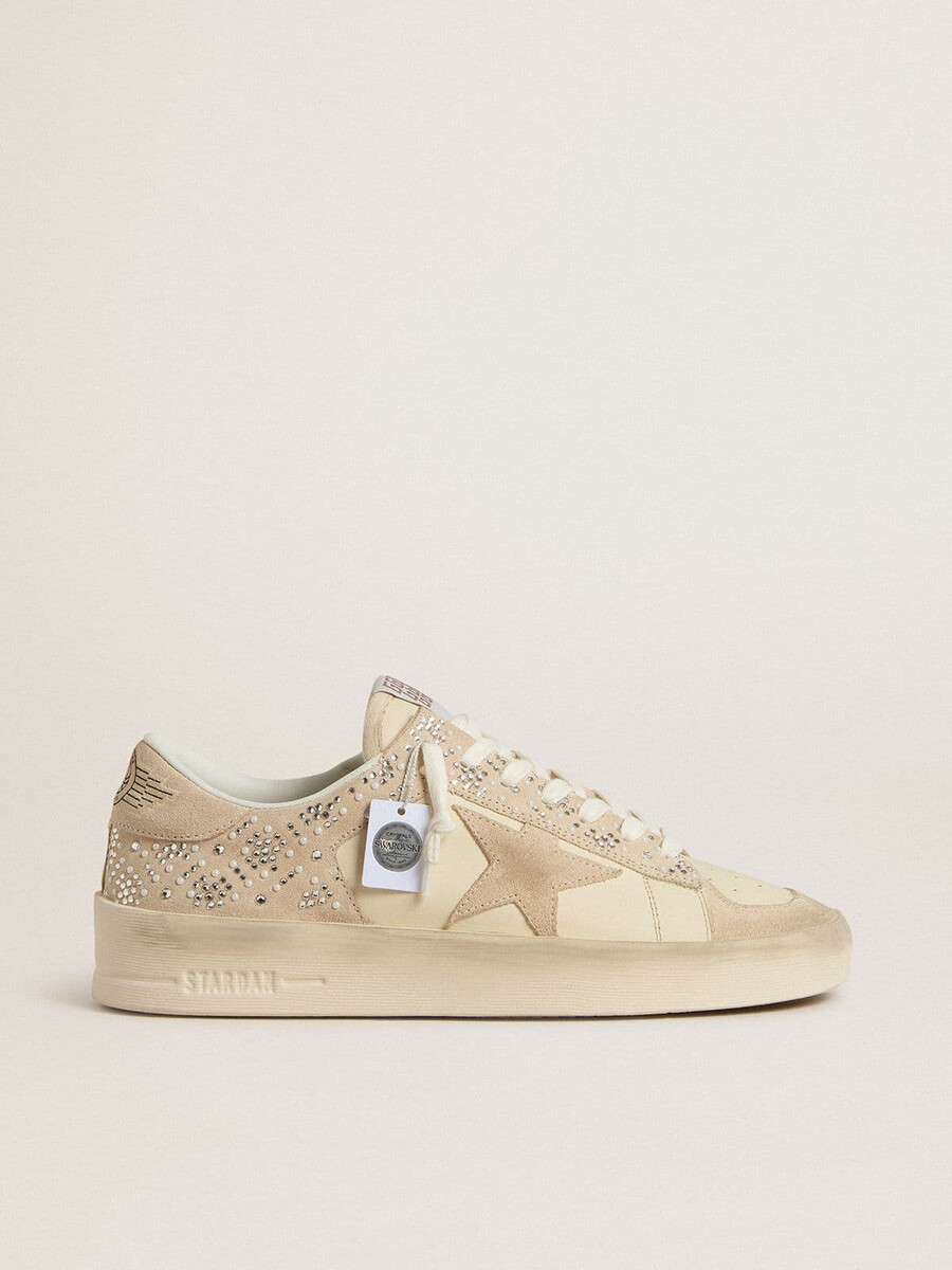 stardan in crèmekleurig suède en leer met swarovski-kristallen en een suède ster.