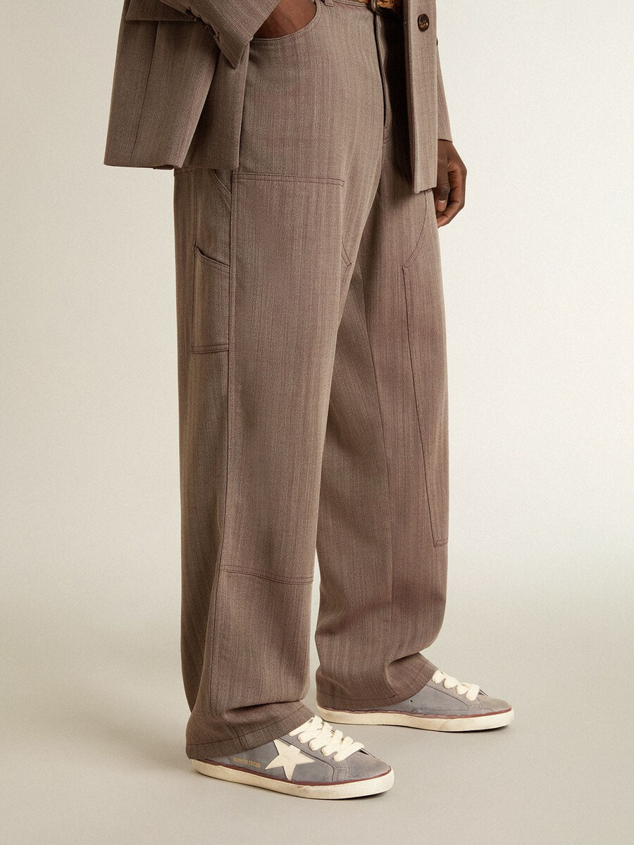 super-star ltd in lichtblauw nubuck leer met witte leren ster en bruine leren hielband.