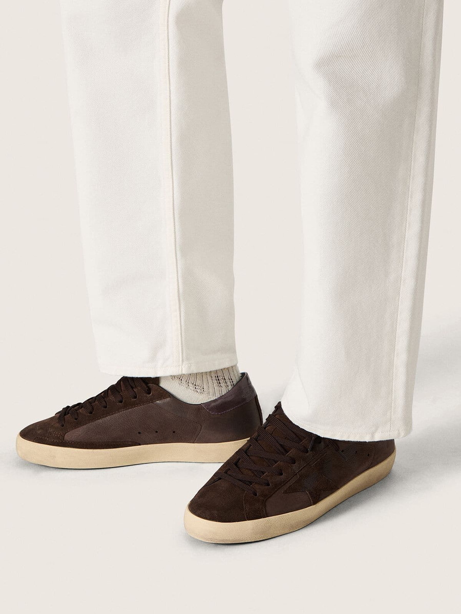 heren super-star ltd in bruin nubuck met suède ster en paarse leren hielband.