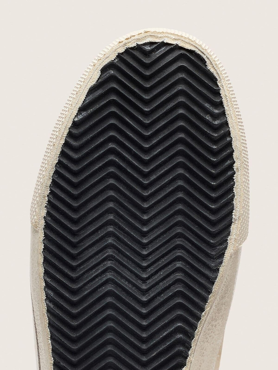 heren super-star ltd in suède met bruine leren ster en metallic leren hielstuk.