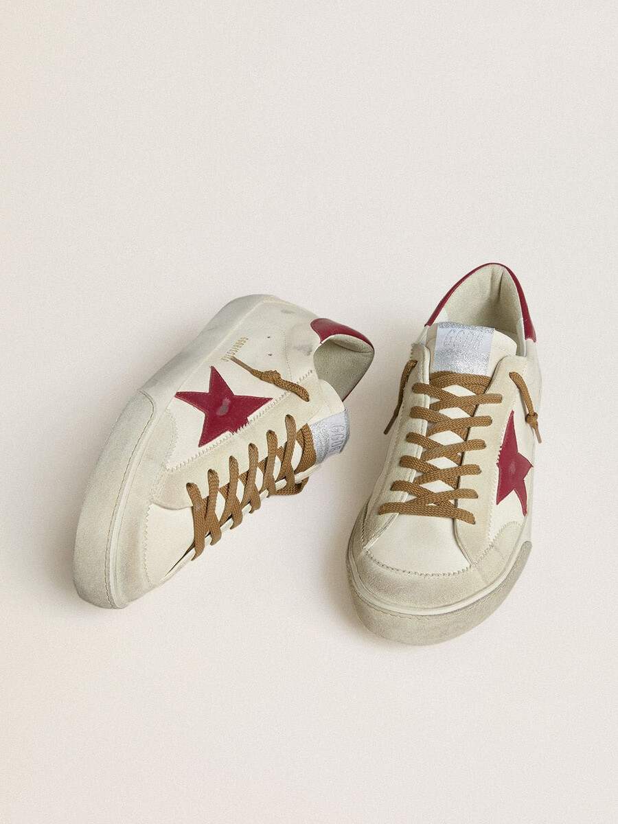 heren super-star met rode leren ster en beige suède inzetstukken.