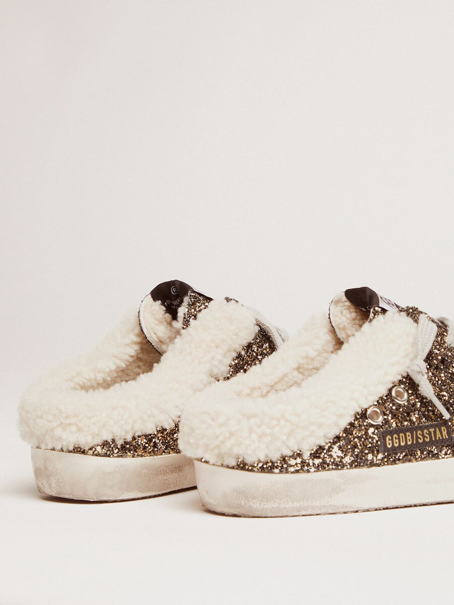 dames super-star sabot met glitter en schapenvachtvoering.