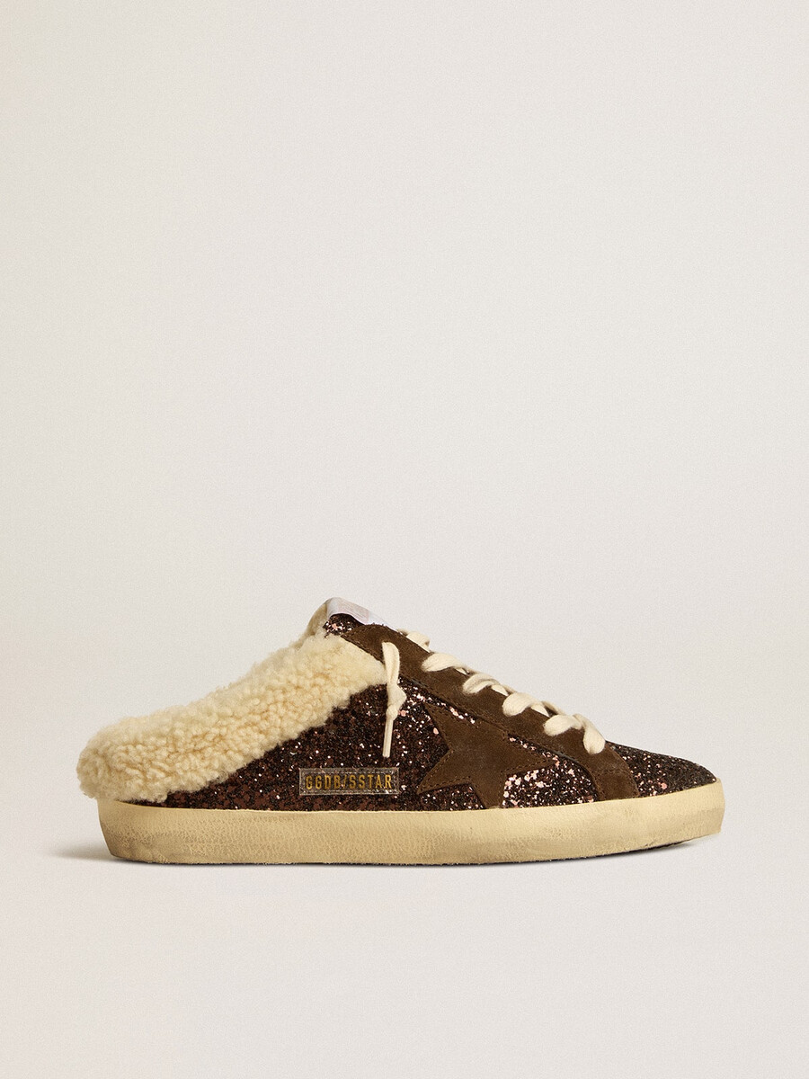 super-star sabots in glitter met bruine ster en voering van schapenvacht.