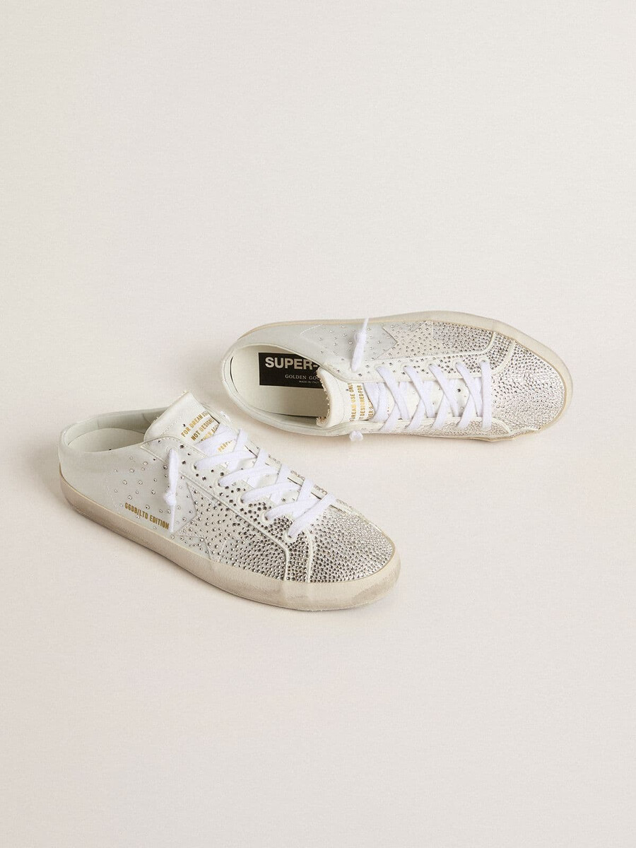 dames super-star sabot ltd met grijze suède ster en swarovski-kristallen.