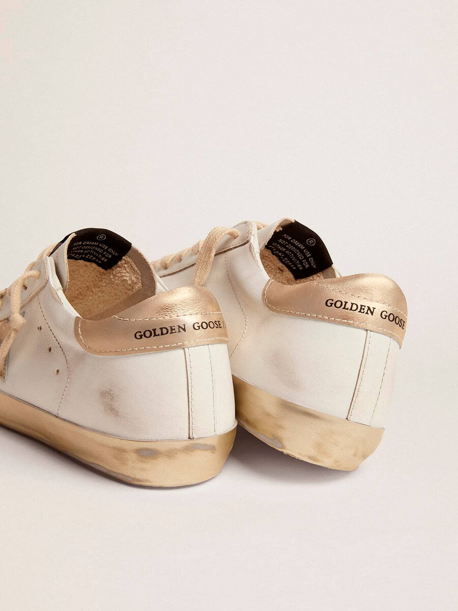super-star sneakers voor dames met gouden rand.