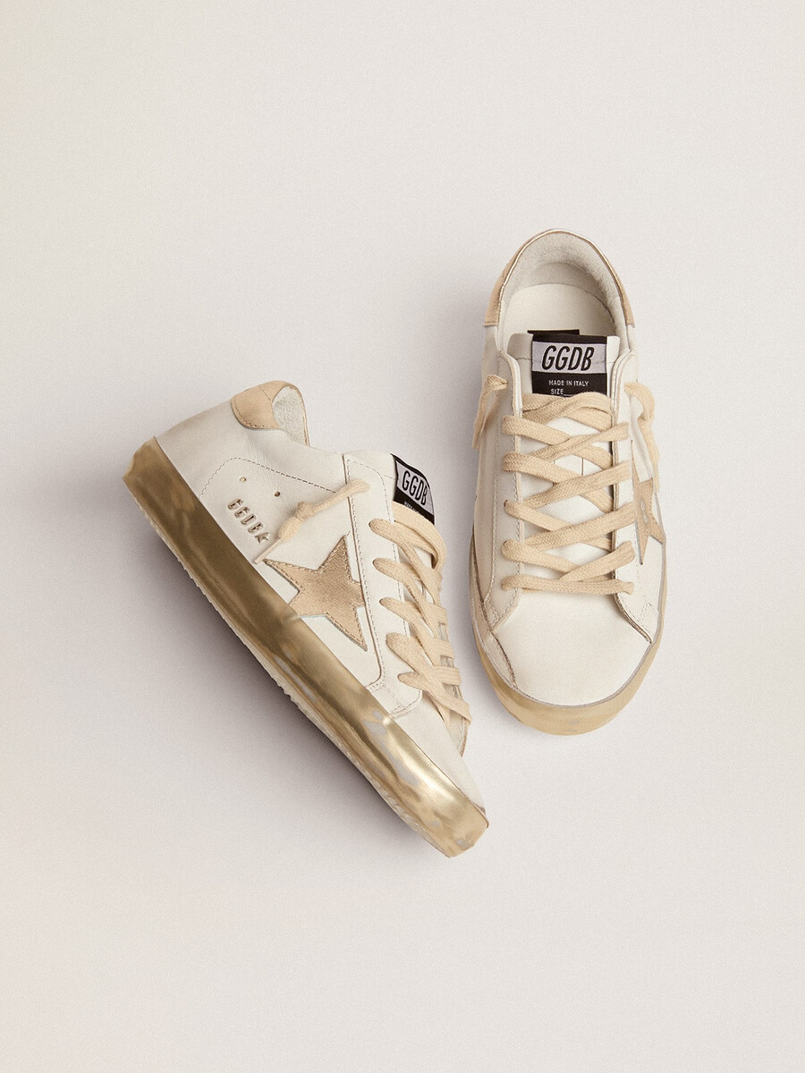 super-star sneakers voor dames met gouden rand.