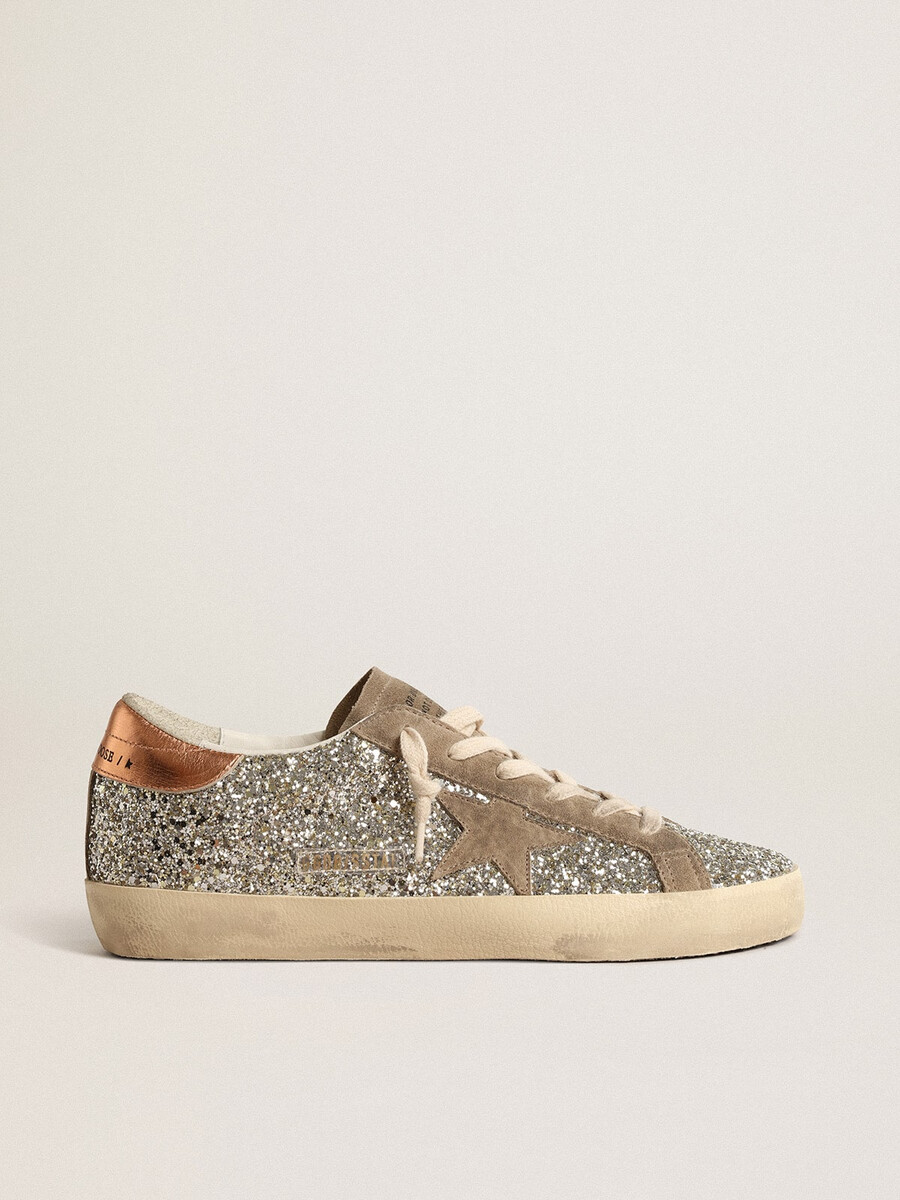 dames super-star in platina glitter met duifgrijze suède ster