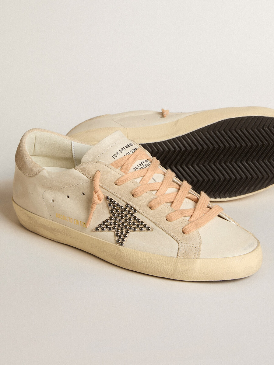 super-star ltd in leer met beige suède ster en swarovski-kristallen.