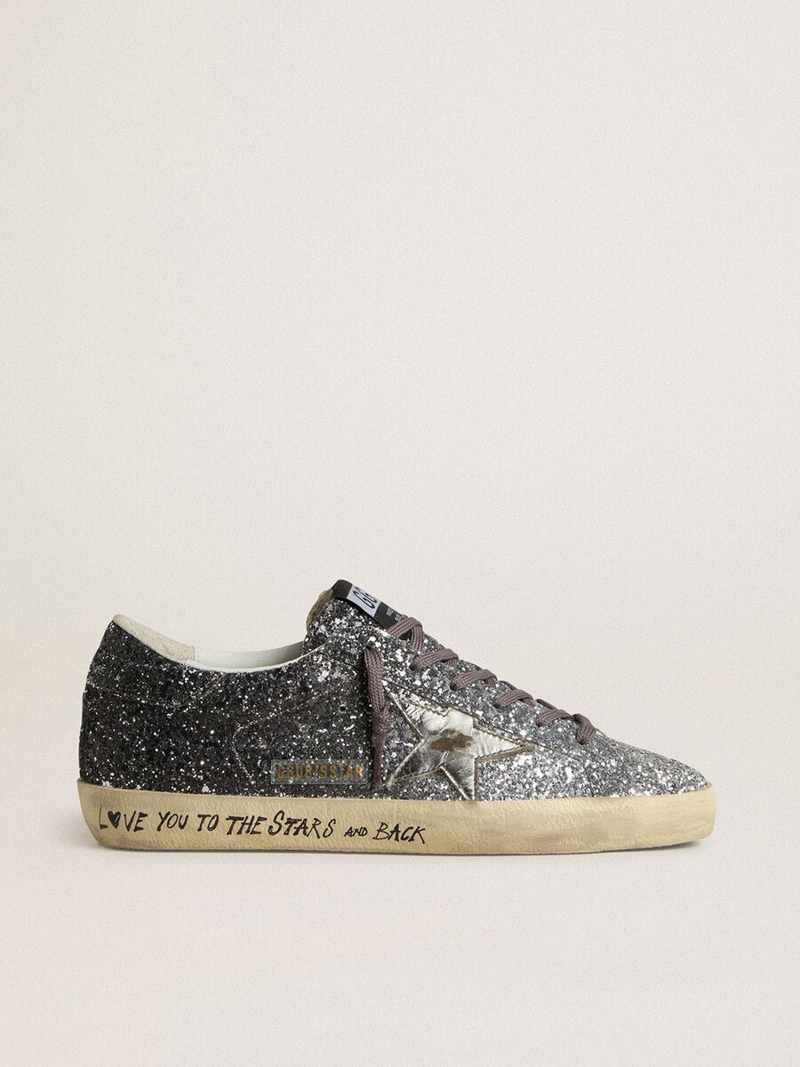 dames superster met glitter op het bovenwerk en zilverkleurige metallic leren ster.